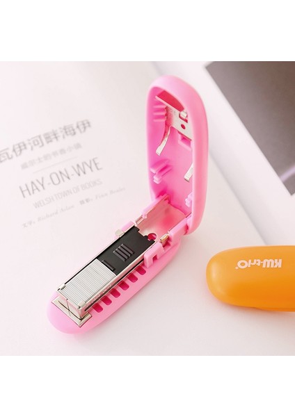 Beyaz ve Zımba Stili Mini Taşınabilir Katlanır Zımba Renkli Kabuk Bağlayıcı Kullanım Zımba Ofis Ciltleme Araçları Okul Malzemeleri F7019 (Yurt Dışından) indirimleri