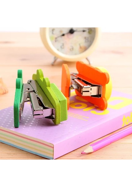Artoon Sevimli Mini Ahşap Zımba Cep Manuel Zımba Kağıt Bağlayıcı Ataç Kırtasiye Ürünleri (Yurt Dışından) fırsatları