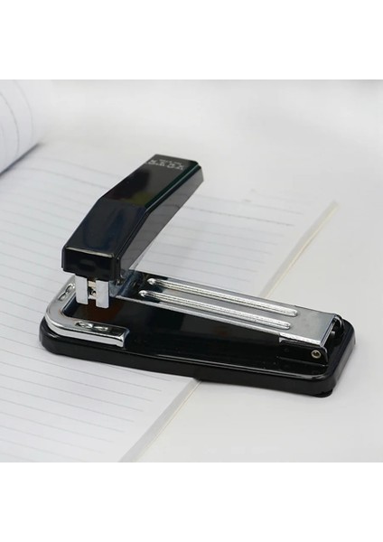 Siyah Stil Kağıt Ofis Okul Kırtasiye Malzemeleri Için Taşınabilir Orta 90 Derece Döndürme Zımba Manuel Metal Standart Zımba (Yurt Dışından) modelleri