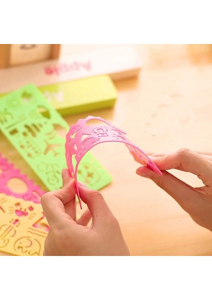 4 Adet Çok Tarzı Çok Karikatür Çocuk Hız Hua Chi Çizim Şablonu Cetvel Hua Chi Cetvel Kırtasiye Öğrenci Okul Malzemeleri (Yurt Dışından) fırsatları