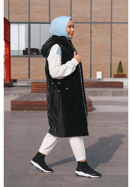 Kadın Yakası Kürklü Lastik Detaylı Kapitone Yelek MNL-025Y Siyah