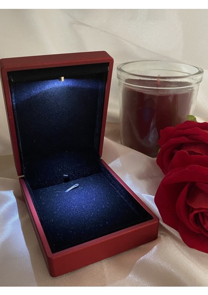 Yüksek Kalite Işıklı Kırmızı Kolye Kutusu