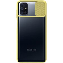Caseart Samsung Galaxy M51 Kapak Lensi Açılır Kapanır Kamera Korumalı Silikon Kılıf - Sarı