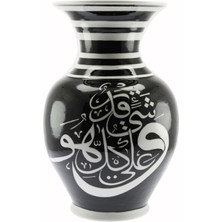 Otantik Çini Siyah Zemin Allah Herşeye Kadirdir Hat Yazılı Vazo 19X33 cm Dir.