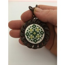 Tomars Yöresel Motif İşlemeli Kanaviçe Kolye
