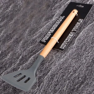 Büdü Discount Ahşap Saplı Silikon Spatula Delikli 32 cm