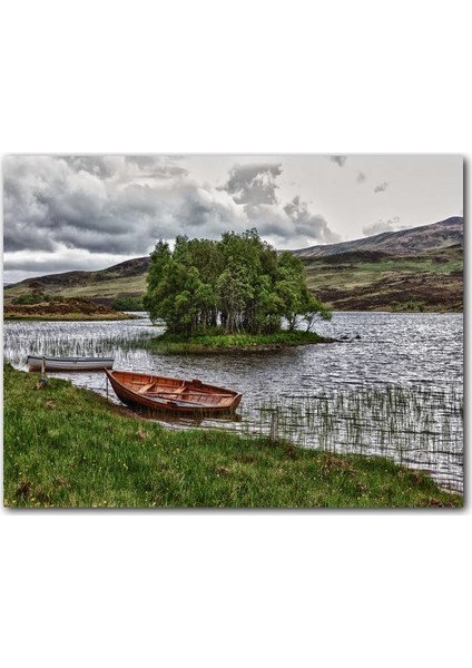 Ahşap Tablo Gölde Sandallar Tepeler ve Bulutlu Gökler