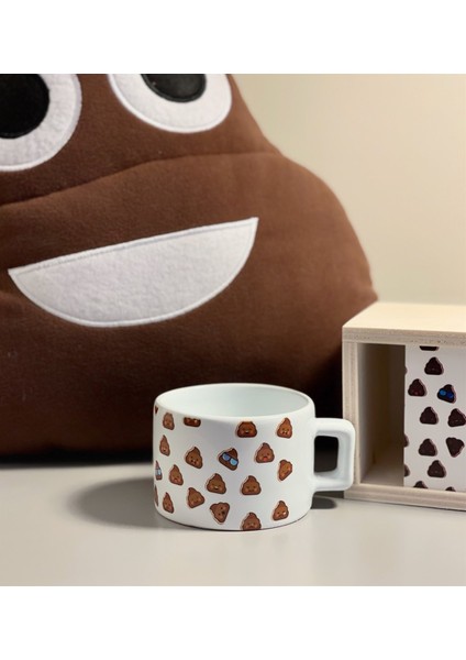 Poo Tasarımlı Yastık ve Kutulu Kupa Set
