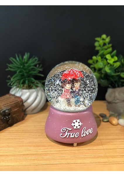 Çiko Toys True Love Romantik Çiftler Püskürtmeli Müzikli ve Işıklı Büyük Boy Kar Küresi