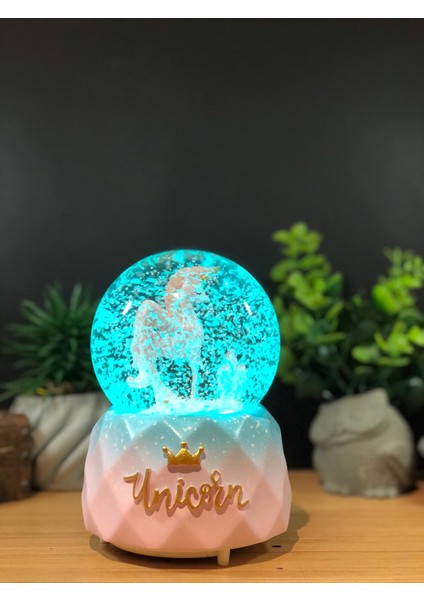 Çiko Toys Unicorn Kanatlı Atlı Büyük Boy Kar Küresi Kendinden Püskürtmeli Işıklı ve Müzikli fiyatları