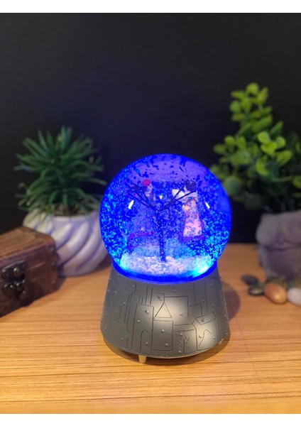 Çiko Toys Kış Masalı Romantik Çiftler Püskürtmeli Müzikli ve Işıklı Büyük Boy Kar Küresi fırsatları