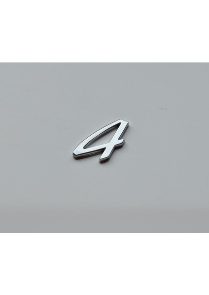 Porsche '4' Bagaj Yazısı
