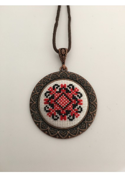 Yöresel Motif İşlemeli Kanaviçe Kolye