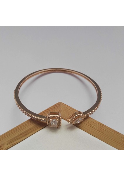 Zirkon Taşlı Kelepçe Pirinç Bileklik Gold Renk fiyatları