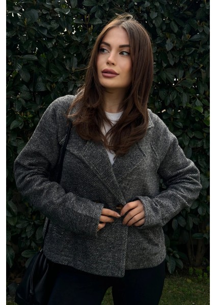 Kadın Siyah Kruvaze Yaka, Çift Düğme, Rahat Kalıp, Fitilli Kaşe Kumaş Ceket