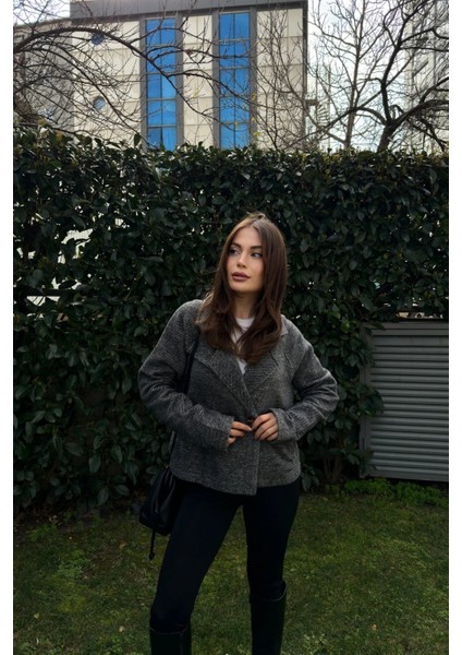 Kadın Siyah Kruvaze Yaka, Çift Düğme, Rahat Kalıp, Fitilli Kaşe Kumaş Ceket modelleri