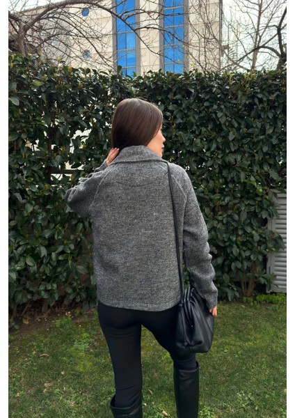 Kadın Siyah Kruvaze Yaka, Çift Düğme, Rahat Kalıp, Fitilli Kaşe Kumaş Ceket indirimleri