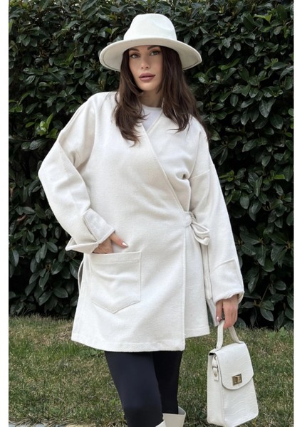 Kadın Ekru Kruvaze Yaka, Yandan Bağlama Detaylı, Yırtmaçlı Kaşe Ceket