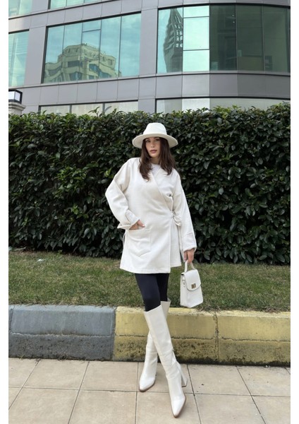 Kadın Ekru Kruvaze Yaka, Yandan Bağlama Detaylı, Yırtmaçlı Kaşe Ceket fırsatları