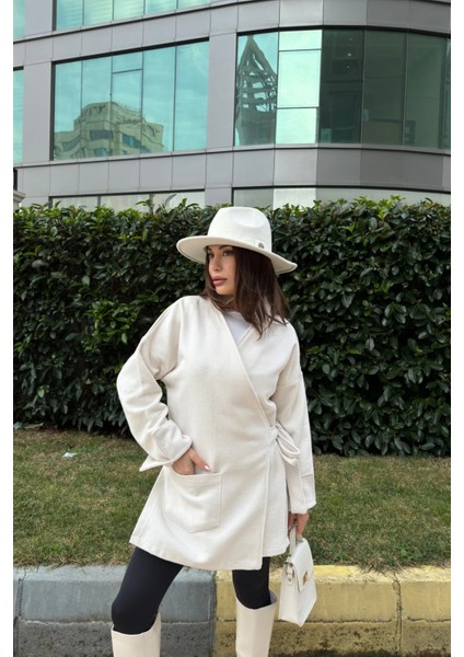 Kadın Ekru Kruvaze Yaka, Yandan Bağlama Detaylı, Yırtmaçlı Kaşe Ceket indirimleri