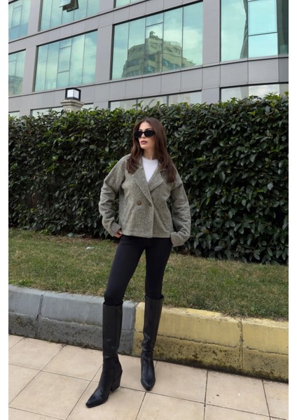 Kadın Hakı Kruvaze Yaka, Çift Düğme, Rahat Kalıp, Fitilli Kaşe Kumaş Ceket modelleri