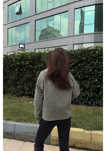 Kadın Hakı Kruvaze Yaka, Çift Düğme, Rahat Kalıp, Fitilli Kaşe Kumaş Ceket fırsatları