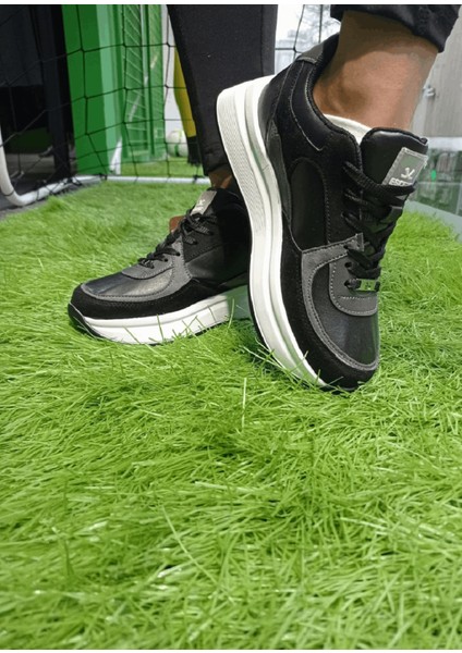 Beyaz-Siyah Kadın Sneaker Yumuşak Yüksek Taban Bağcıklı Spor Ayakkabı AY0004
