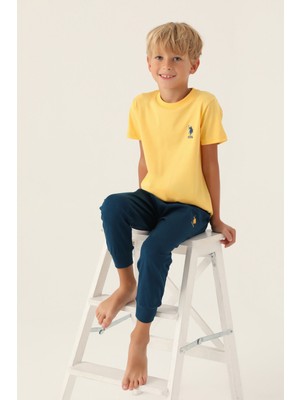 U.S. Polo Assn. Erkek Çocuk Pijama Takımı Sarı Palm Tree Deseni ile Yazın Enerjisini Yansıtıyor