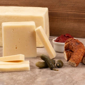 Üreten Anneler Az Tuzlu (Lokum Kıvamında) Olgunlaştırılmış Tulum Peyniri 500 gr