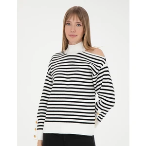 Pierre Cardin Kadın Beyaz Omuz Detaylı Comfort Fit Kazak 50280229-VR139