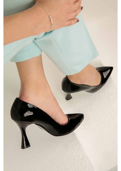 Sivri Burunlu Stiletto Ayakkabı SİYAH RUGAN fiyatları