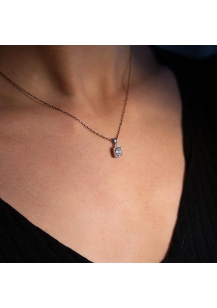 0.19 Karat Baget Pırlanta Kolye