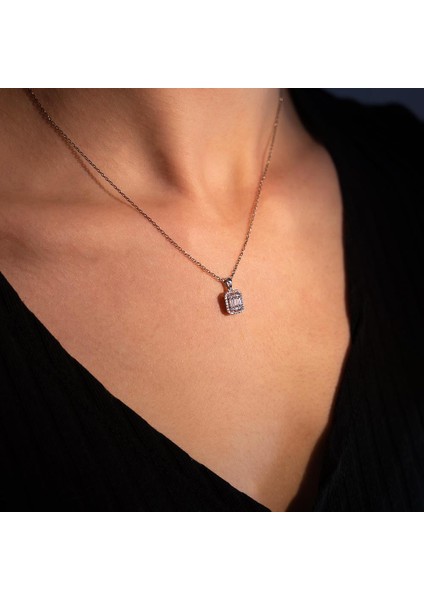 0.20 Karat Baget Pırlanta Kolye