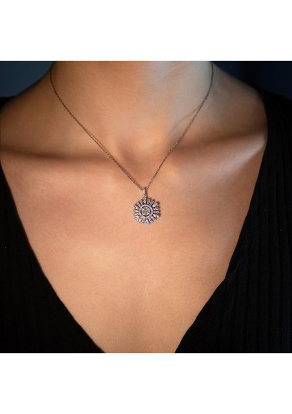 1.62 Karat Baget Pırlanta Kolye fiyatları