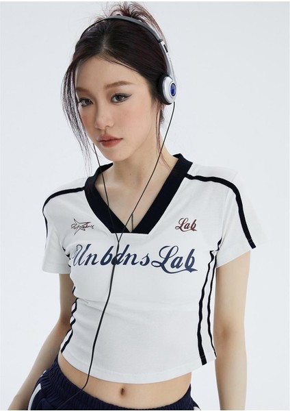 Y2K V Yaka Şeritli Beyaz Crop fiyatları