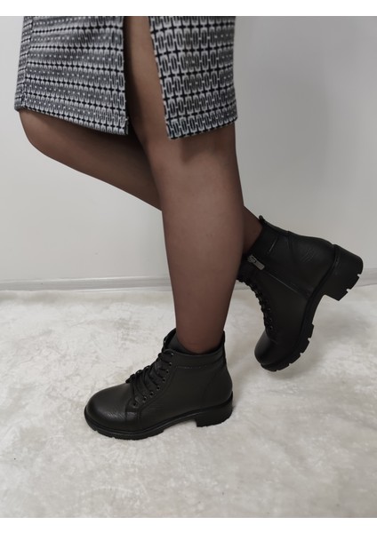 Eclips Deri Önden Bağlı Yanı Fermuarlı Kadın Kısa Bot(Voyager B6) - Siyah - 39 fırsatları