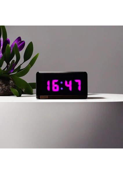 Sanec Dijital LED Duvar ve Masa Saati - Mor (Kasa Ölçüleri: 7X17 Cm)