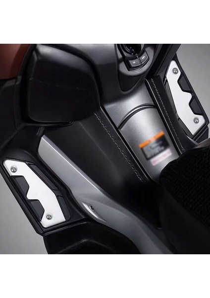 Motosiklet Footrest Pedallar Footrest Pedallar Güçlendirilmiş Ayak Pedi XMAX125 XMAX250 XMAX300 XMAX400 (Arka) (Yurt Dışından)