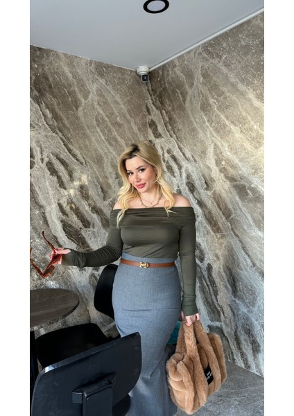 Haki Madonna Yaka Parmak Detaylı Bluz fiyatları