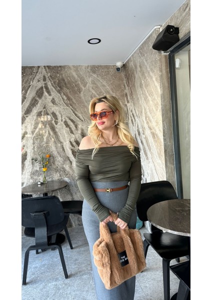 Haki Madonna Yaka Parmak Detaylı Bluz modelleri