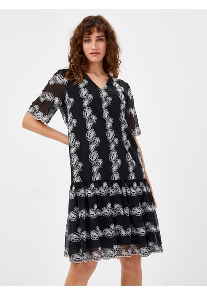 Kontrast Renk Nakış Detaylı Astarlı Şifon Elbise 68272 fiyatları