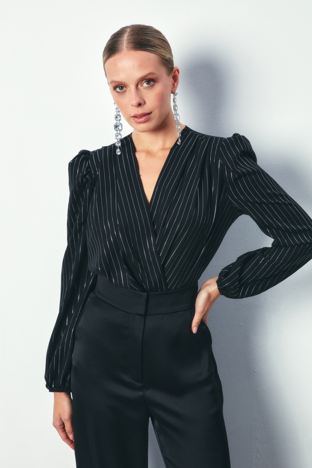 Sateen Parlak Çizgili Bodysuit Bluz - Siyah görsel 3