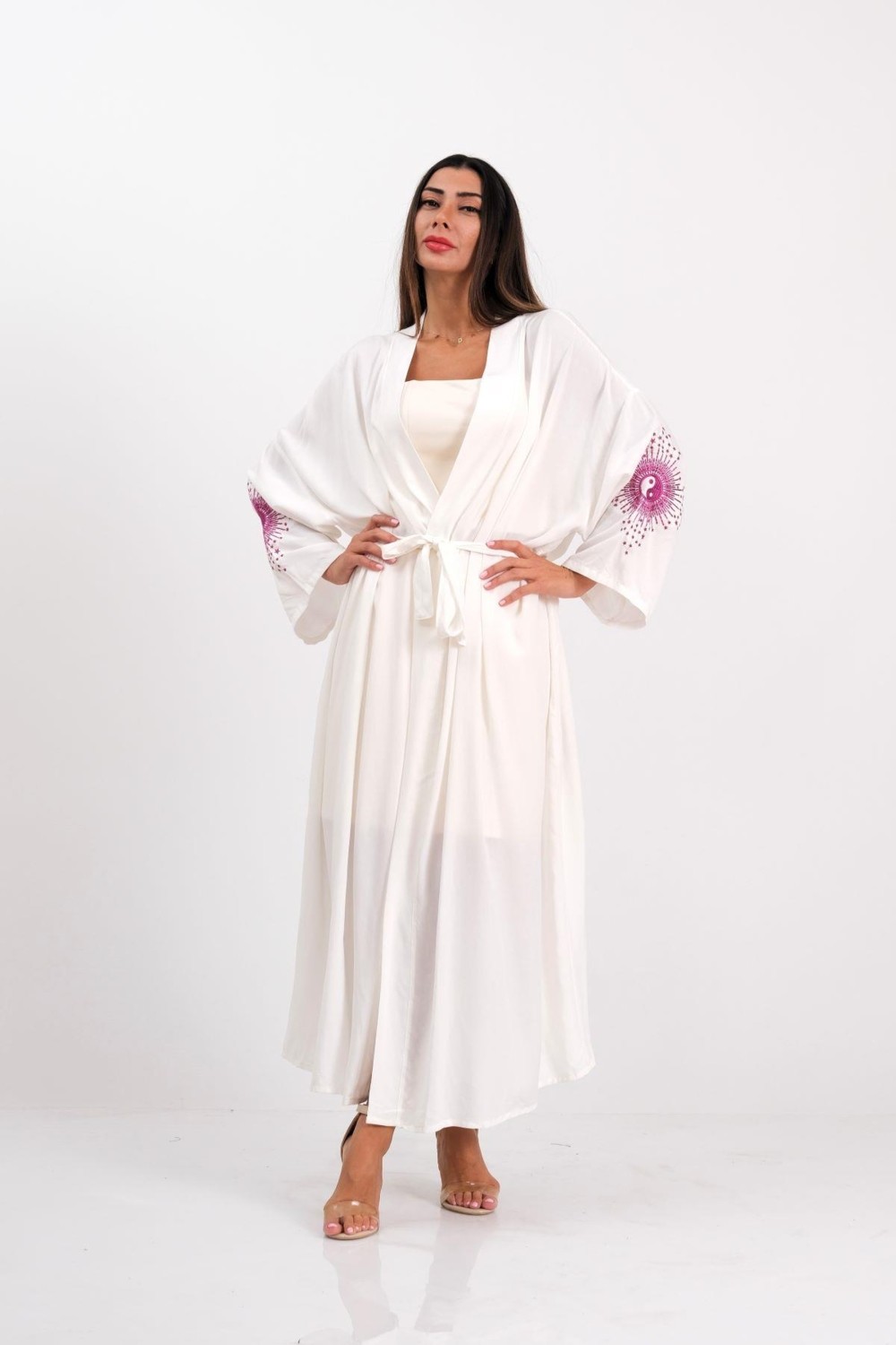 Keyifli Moda Kadın Beyaz Sırtı ve Kolları Nakışlı Püsküllü Uzun Kimono