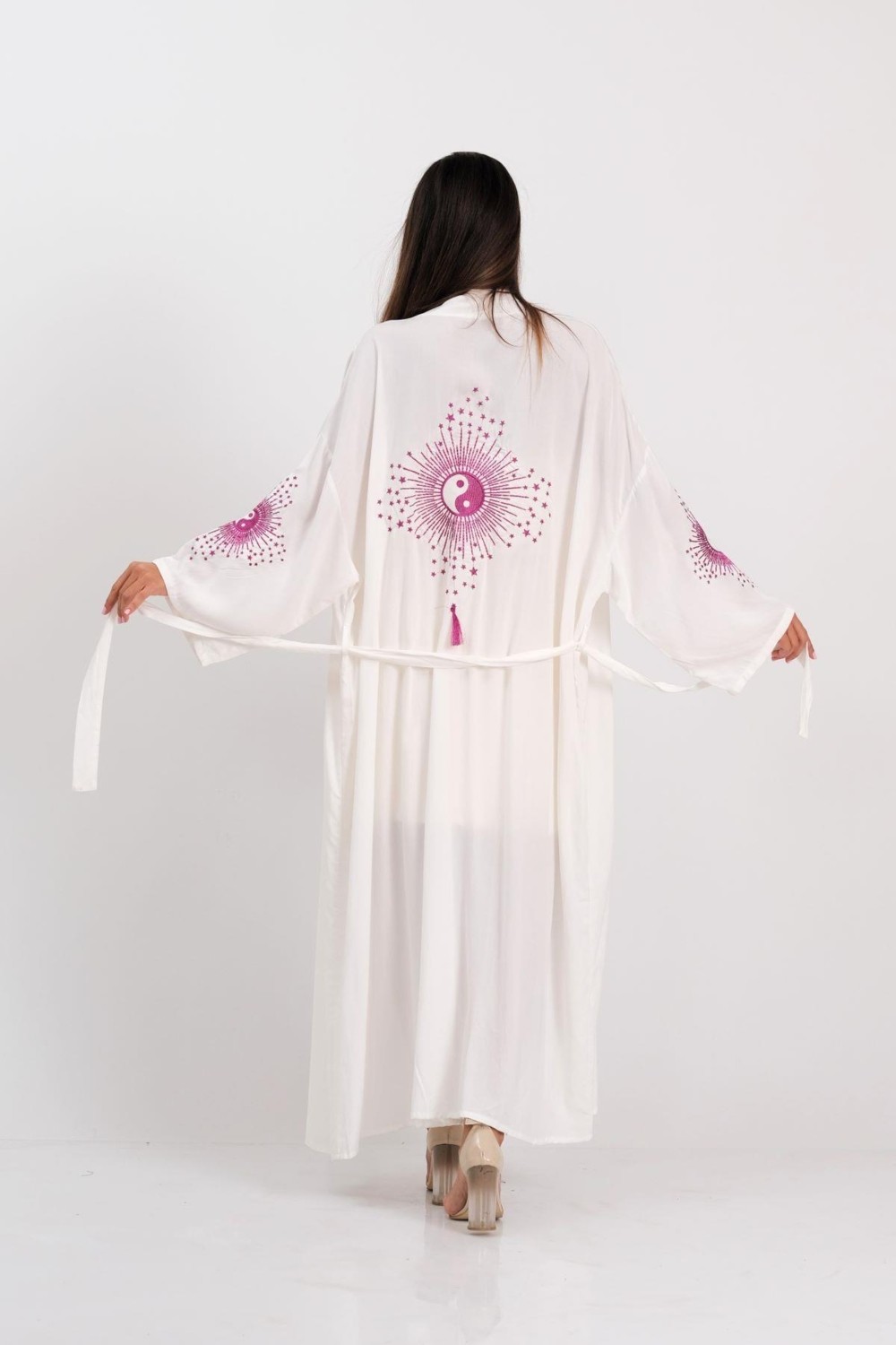 Keyifli Moda Kadın Beyaz Sırtı ve Kolları Nakışlı Püsküllü Uzun Kimono görsel 2