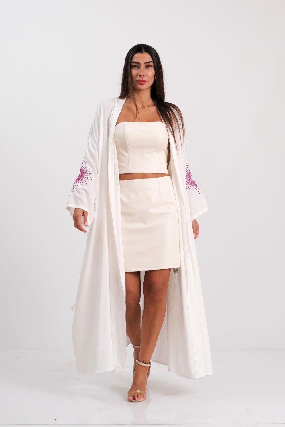 Keyifli Moda Kadın Beyaz Sırtı ve Kolları Nakışlı Püsküllü Uzun Kimono görsel 3