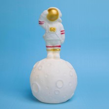 Ay Üstünde Duran Astronot Dekoratif Gece Lambası