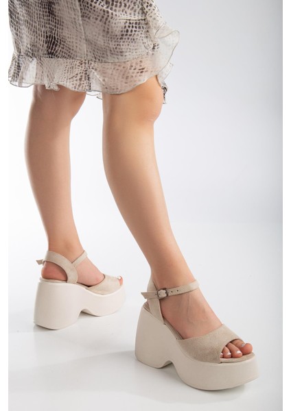 Suins Biana Kadın Dolgu Taban Dana Süet Sandalet modelleri