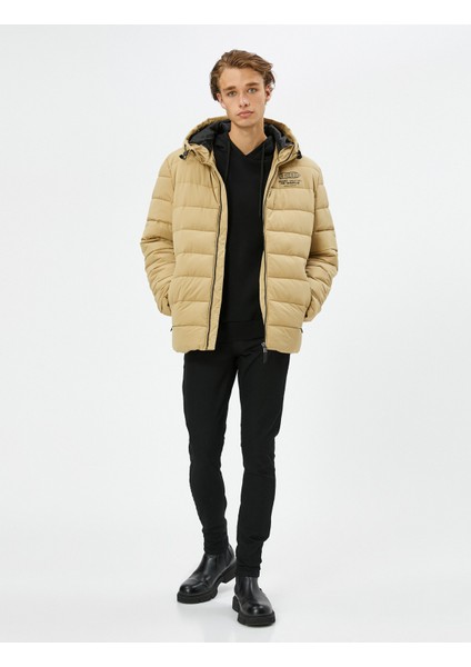 Şişme Mont Kapşonlu Fermuarlı Slogan Baskılı Cep Detaylı fiyatları