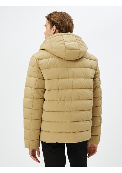 Şişme Mont Kapşonlu Fermuarlı Slogan Baskılı Cep Detaylı fırsatları