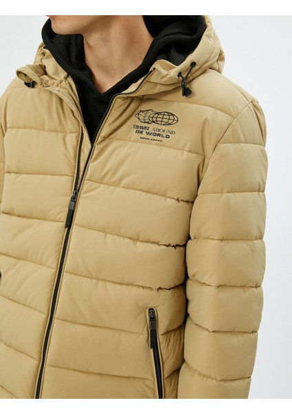 Şişme Mont Kapşonlu Fermuarlı Slogan Baskılı Cep Detaylı indirimleri